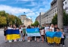 Діти загиблих Героїв розгорнули у Берліні прапори України та Рівного