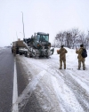 На Дубенщині розчищати дороги допомагають військові