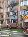 Пожежники у Рівному лізуть на балкон, бо горить квартира