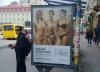 Реклама напівоголених дівчат Хомку не заважає, а от геморою
