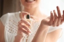 Здуття живота, біль у горлі... Як парфумерні аромати можуть зашкодити вашому здоров’ю