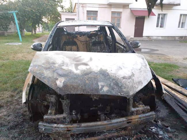 Адвокату в Здолбунові спалили авто — до дня його народження