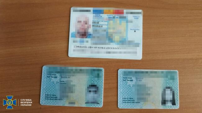 Рівнянин виготовляв «липові» паспорти Євросоюзу (ФОТО)
