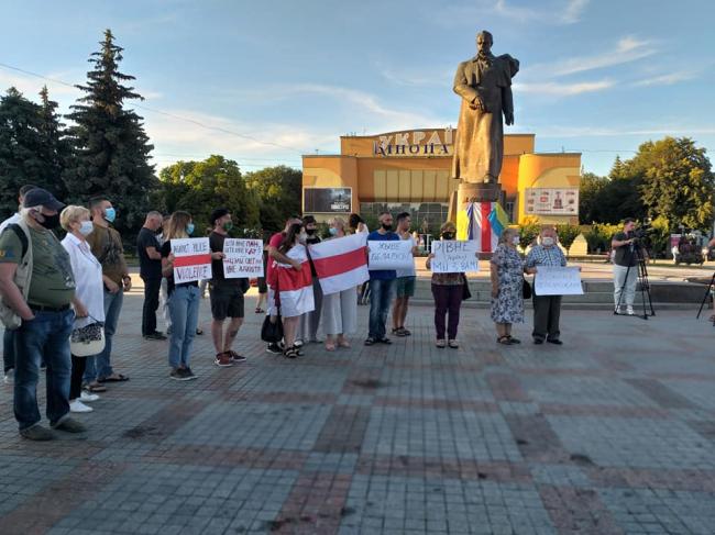 У Рівному почалася акція на підтримку білорусів (ФОТО/ВІДЕО)