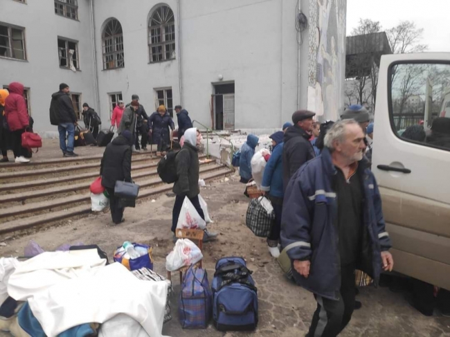 на фото евакуація мешканців Луганщини