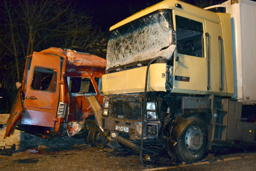 Мікроавтобус виїхав назустріч фурі: з 17 пасажирів 9 загинули, решта в тяжкому стані перебувають в лікарні
