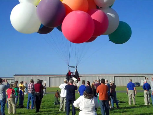 Американець готується перелетіти Атлантичний океан на повітряних кулях
