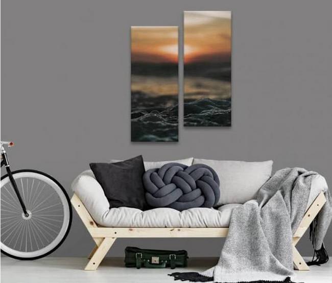 Захід сонця над морем в теплих тонах