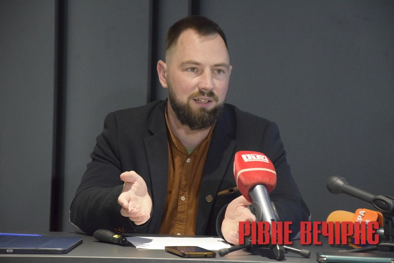 На фото Дмитро Котляров