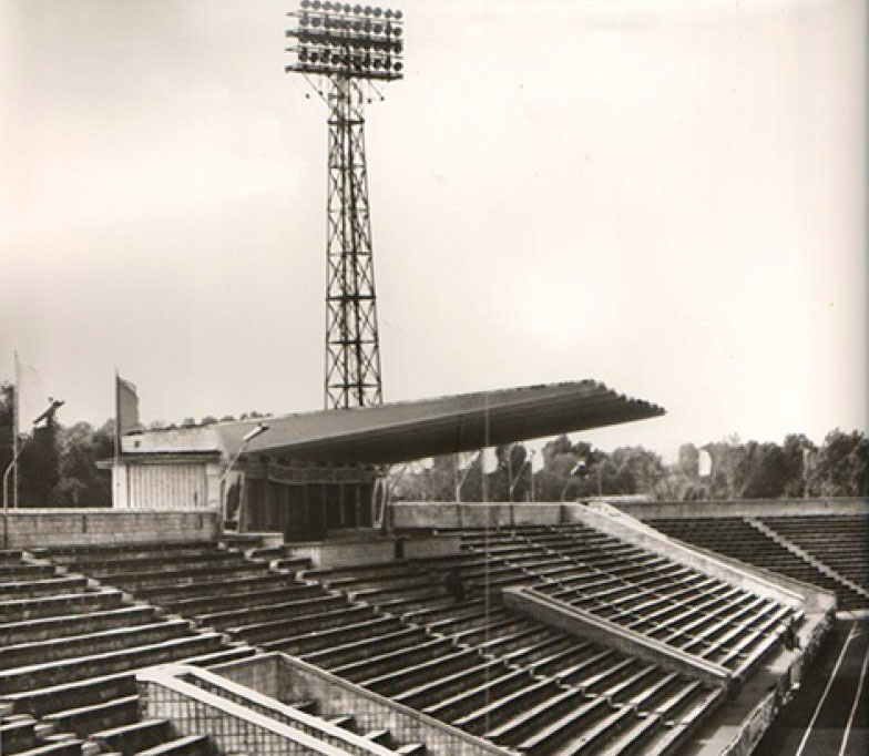 Навіс над трибунами на стадіоні — новація Андрєєва