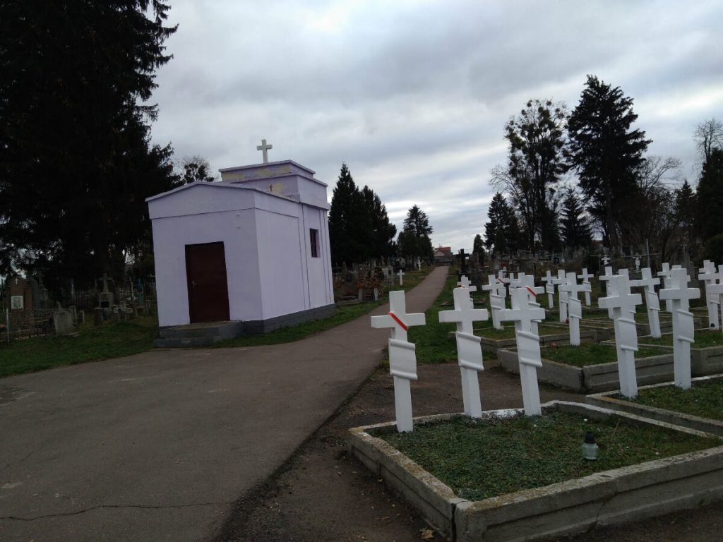 На місці цієї будки колись була капличка