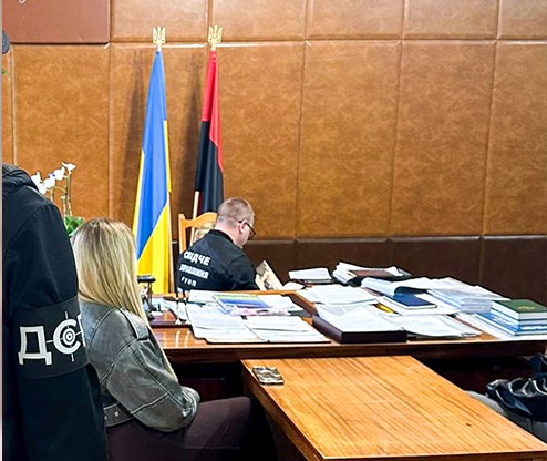 Під час обшуку в кабінеті голови Зорянської сільради,  коли на цій посаді був Михайло Олійник