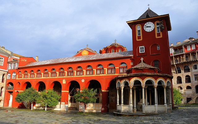 Монастир на горі Афон, де побували паломники з Рівного