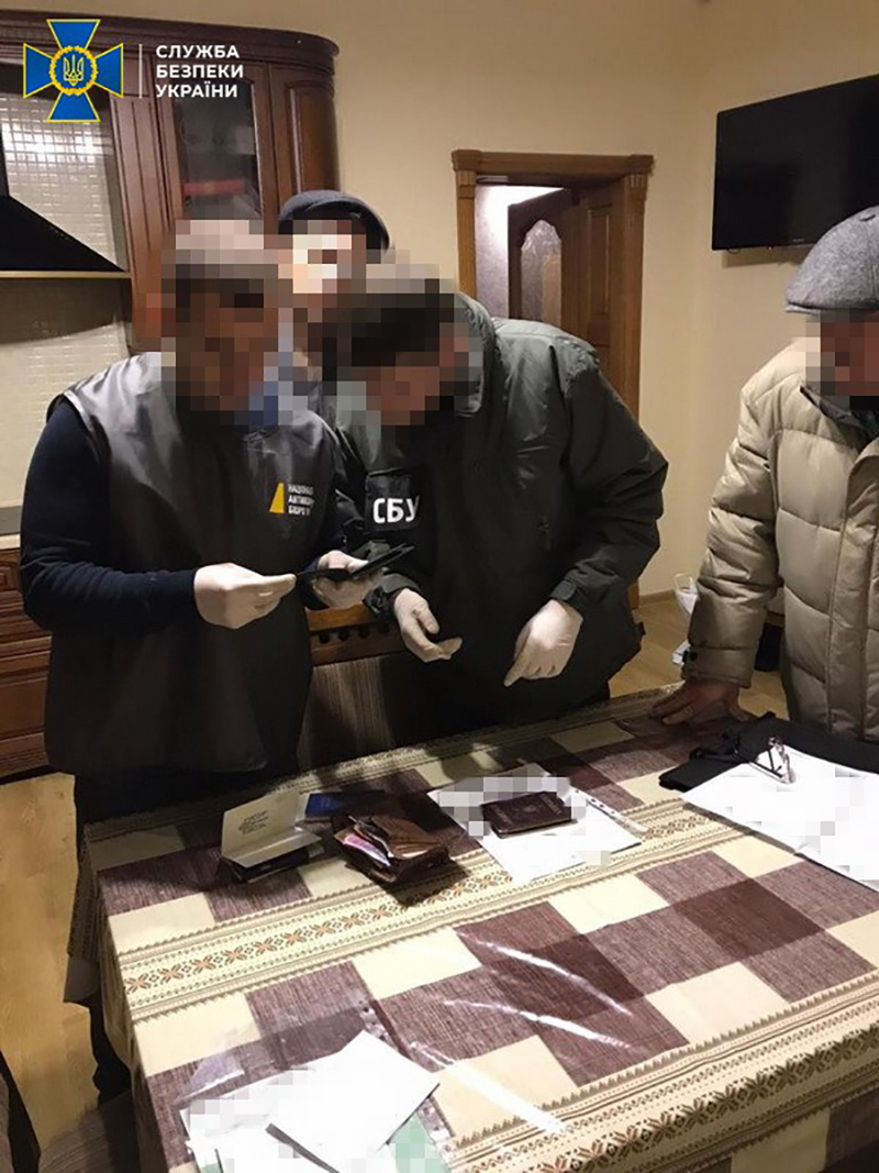 Під час обшуку у помешканні судді