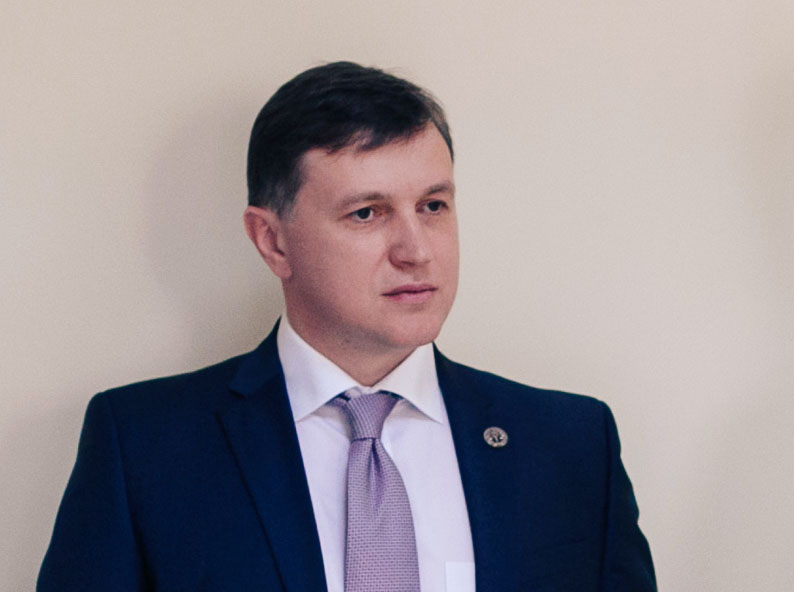 Олег Мельник