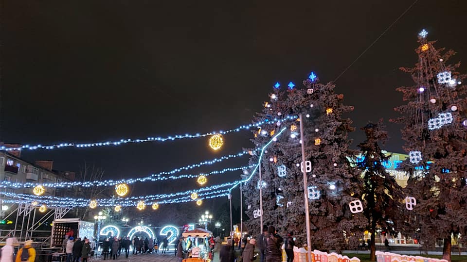 Новорічні ялинки на майдані