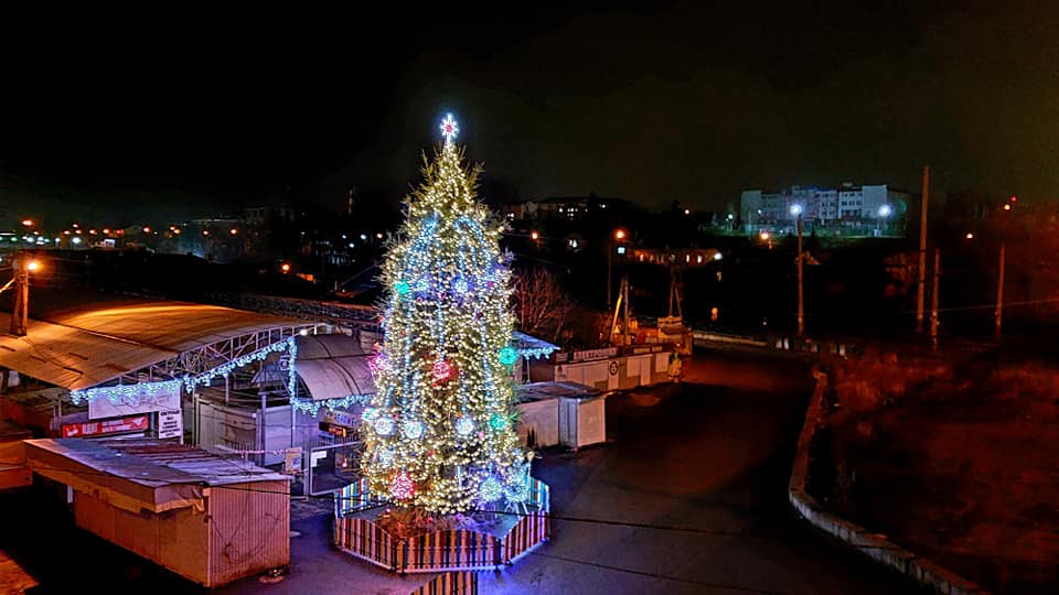 Ялинка на ринку Дикого