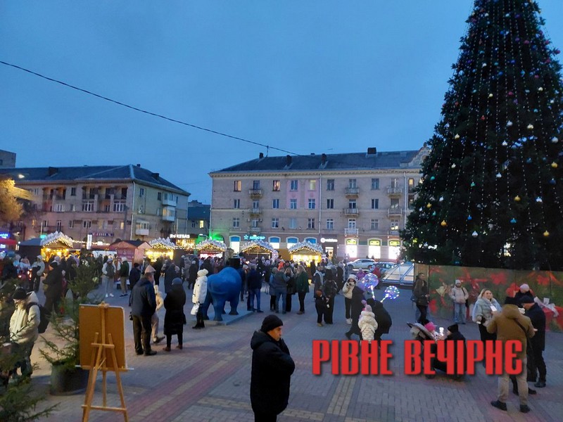 Відкрили головну ялинку Рівного 