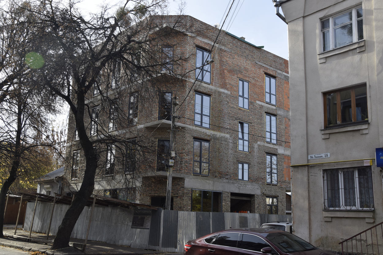 Будинок на вул. 16 Липня почали зводити ще до війни