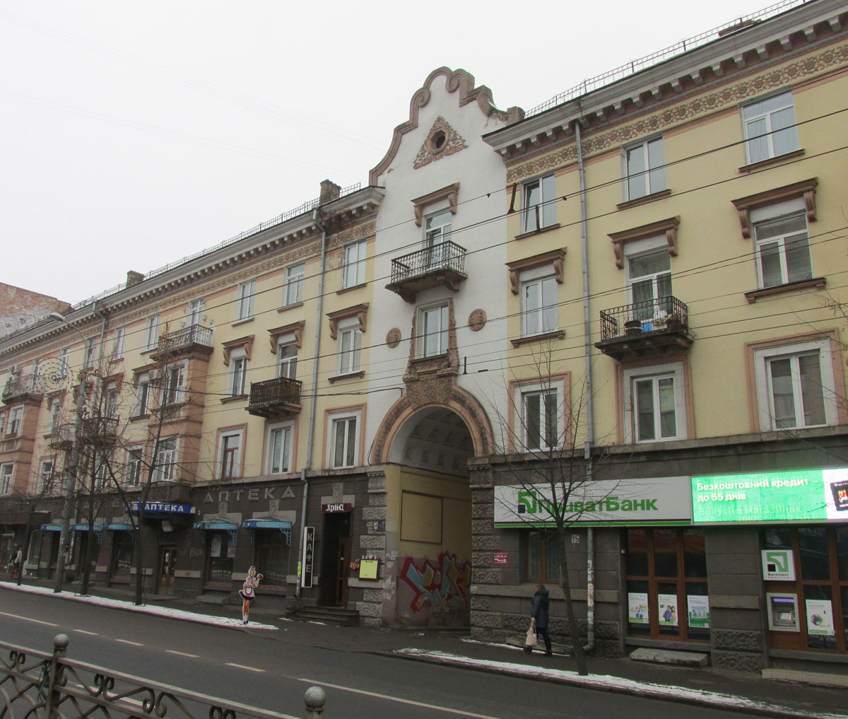 Будинок з «надмірностями» на Соборній