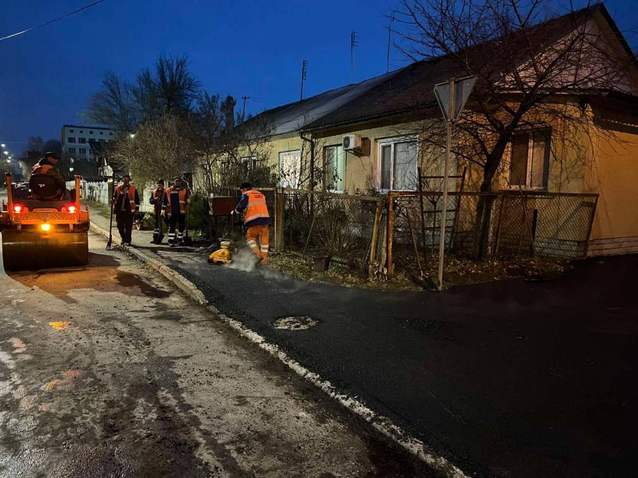 У Рівному заасфальтували вулицю