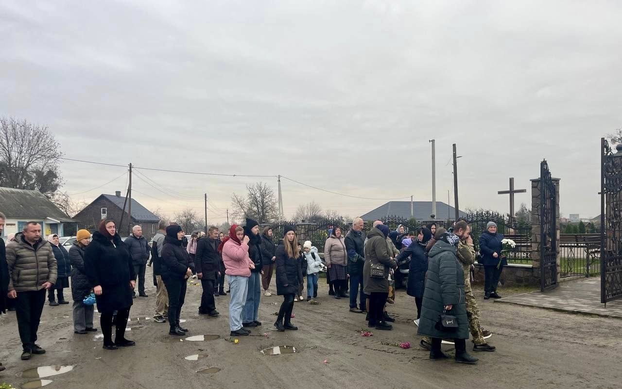 У Рокитному попрощалися з командиром відділення ударних БпЛА (ФОТО)