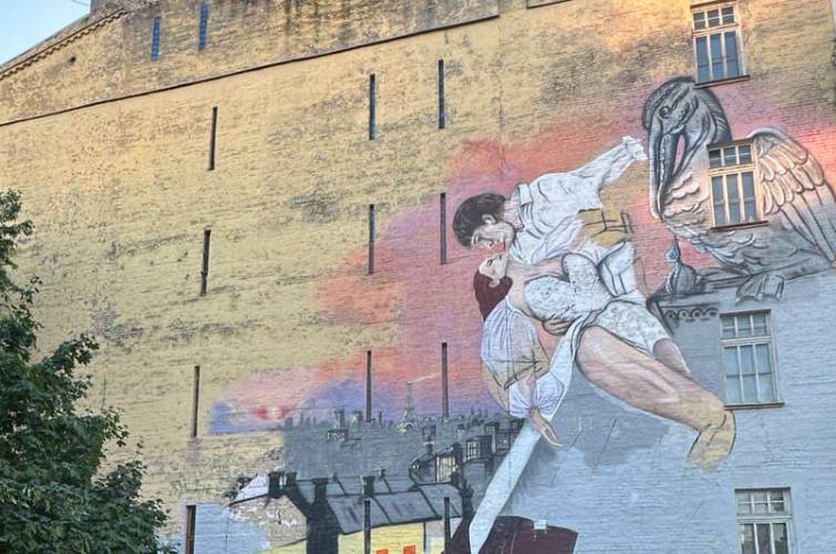 Стало відомо, яка художниця хоче малювати мурал у центрі Рівного