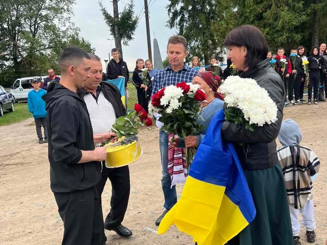 У Князівці зустріли земляка, над яким три роки знущались вороги