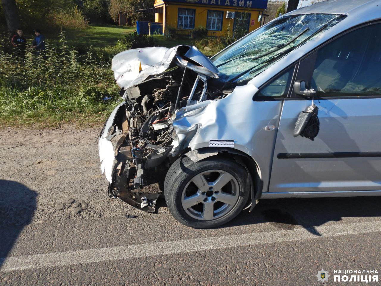 Розбився мотоцикліст: у поліції розповіли про ДТП, через яку перекривали рух трасою на Рівненщині (ФОТО)