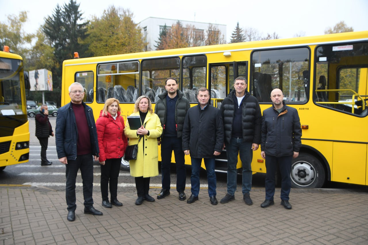 Нові автобуси закупили для школярів Рівненщини (ФОТО)