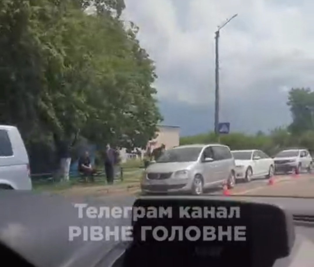 ДТП на парковці ТРЦ Екватор