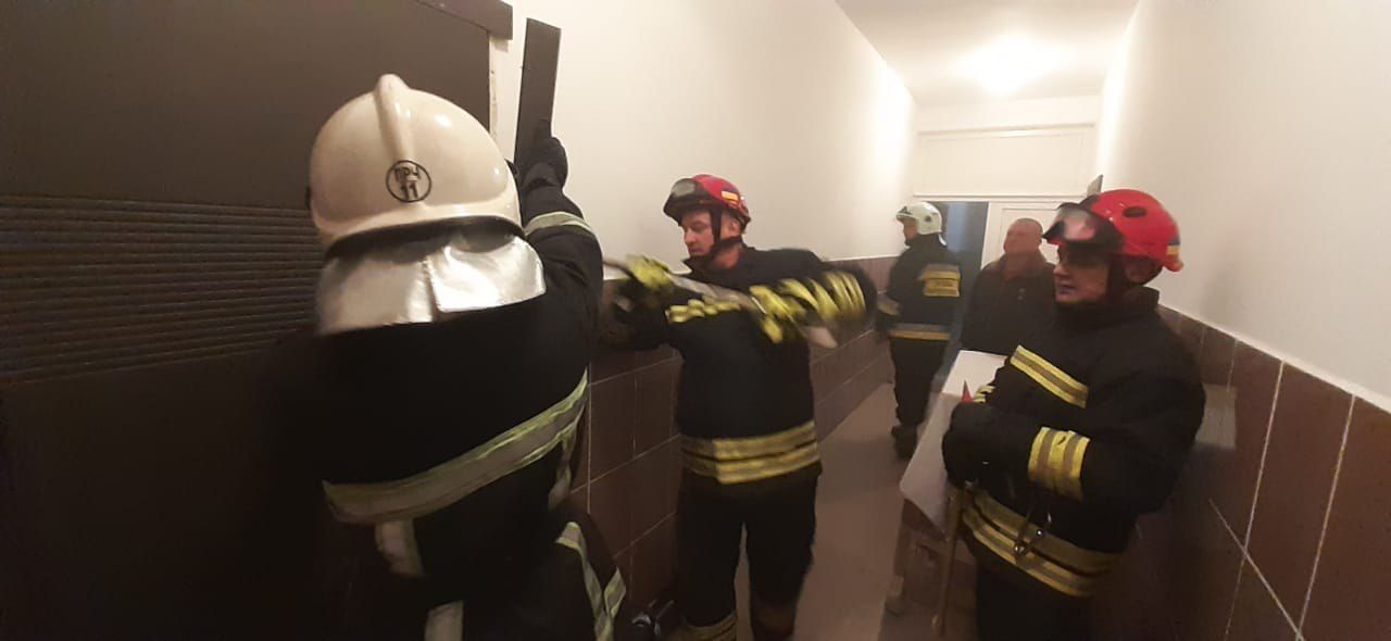 Шістнадцять рятувальників першими прибули на місце пожежі