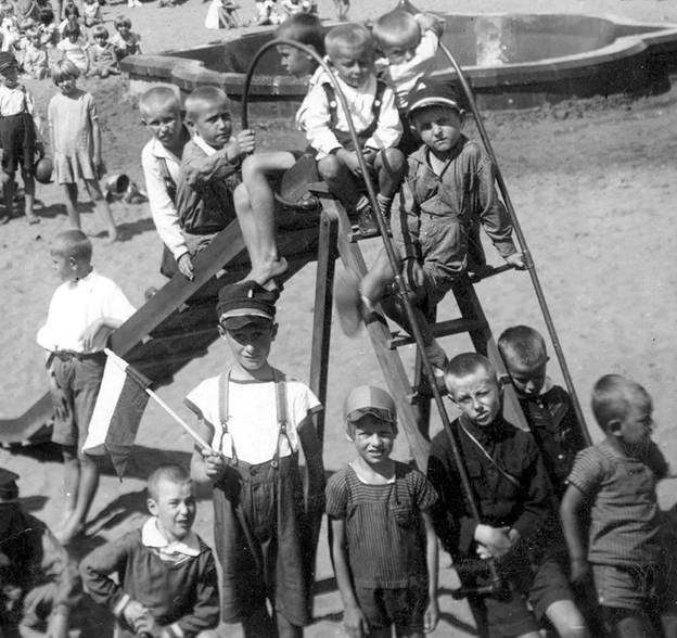 Діти ковельських залізничників в півоселі (літньому таборі).