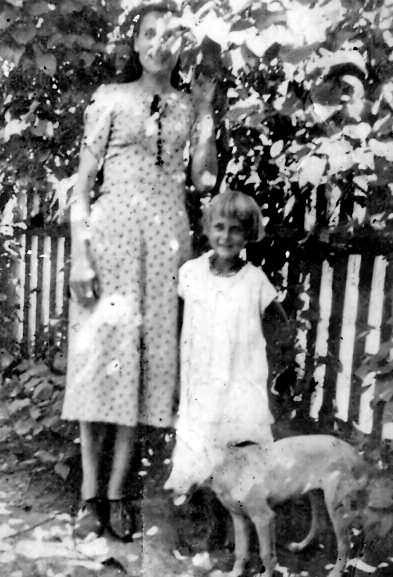 Рівне, 1942 рік. Броніслава Бала з донькою Данутою, авторкою тексту