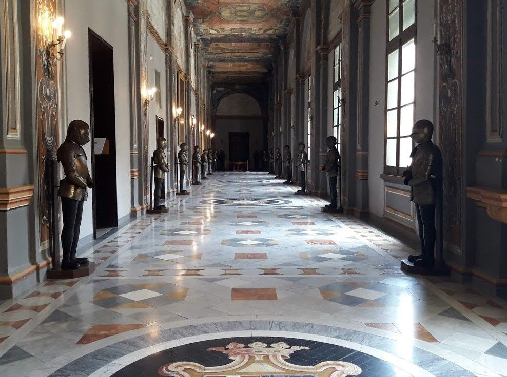 Палац Великого Магістра Мальтійського ордену. Тепер це резиденція Президента, а також музей лицарських обладунків, в якому понад 6000 експонатів