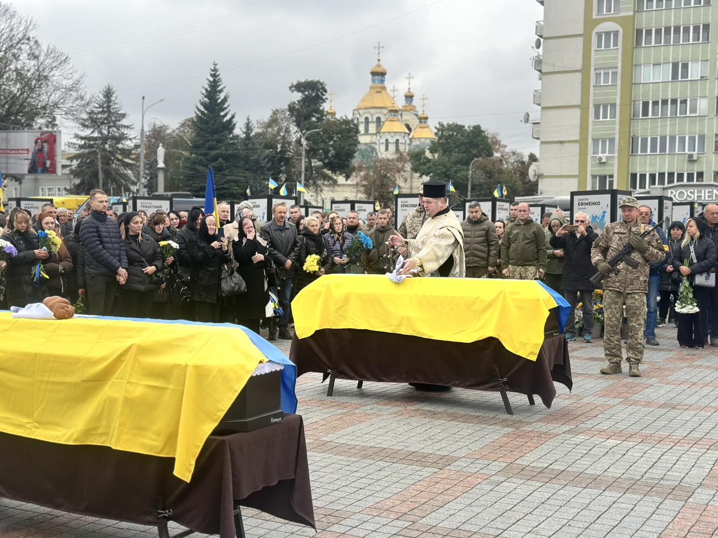 Рівне оплакало двох захисників (ФОТО)