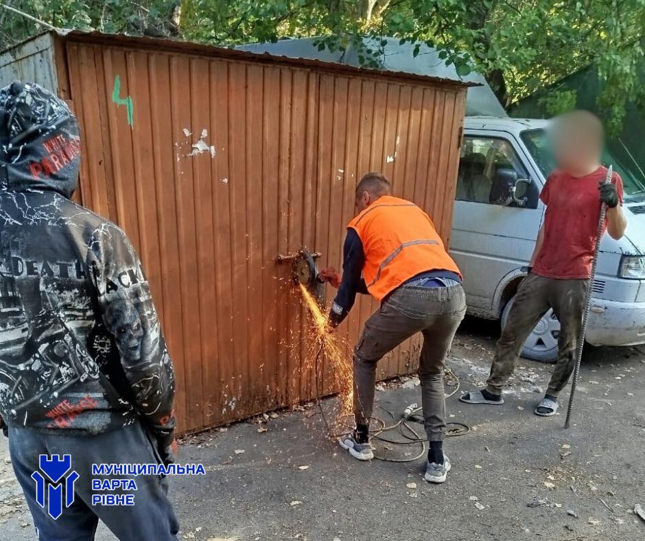 Муніципали демонтували у Рівному ще 20 споруд