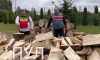 Лукашенко став рубати дрова, щоб Польща «не замерзла» (ВІДЕО)