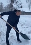 Міський голова Здолбунова вранці працював лопатою (ВІДЕО)