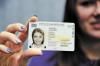 Мінятимуть старі паспорти на ID-картки, але за бажанням  