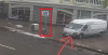 У центрі Рівного автомобіль збив дорожній знак (ВІДЕО)