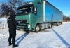 На півночі Рівненщини водій не дозволив поліцейським оглянути вантажівку з соснами