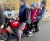 На Поліссі батько віз на одному мотоциклі аж трьох дітей