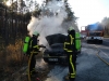 На трасі поблизу Сарн загорілось авто – його гасили поліцейський з водіями (ФОТО/ВІДЕО)