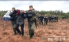 На українсько-білоруському кордоні зловили трьох нелегалів, а потім - ще понад сотню (ВІДЕО)