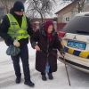 Патрульне таксі: 78-річну бабусю привезли додому на авто поліції