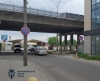 Рівненські водії дратують мунварту, бо паркуються під мостом (ФОТО)