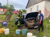 Селянин на Рівненщині рятував машину від вогню, обливаючи водою (ФОТО)