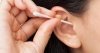 Тільки не ватні палички: як не можна чистити вуха