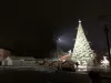 У Бучі, яка пережила російську окупацію, встановили новорічну ялинку